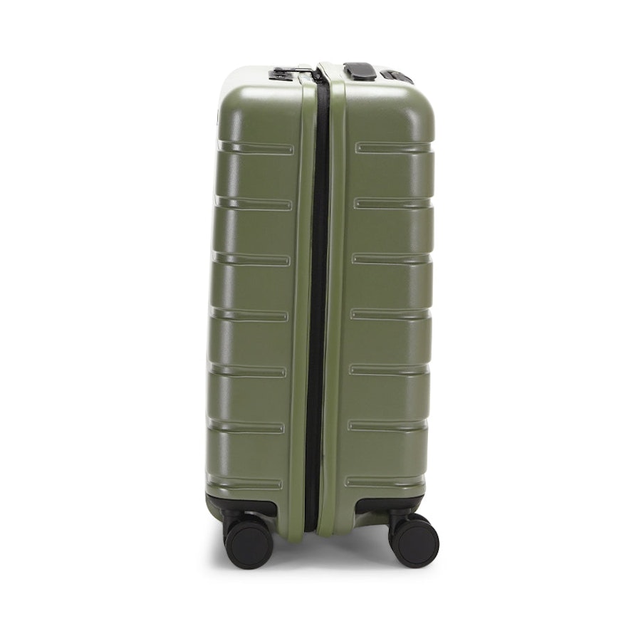 Explorer Arlo Pro 52cm Hardside USB Carry-On Suitcase Evergreen Evergreen